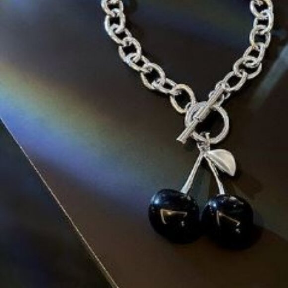 Black Cherry Toggle Choker Chain Necklace - Picture 3 of 4